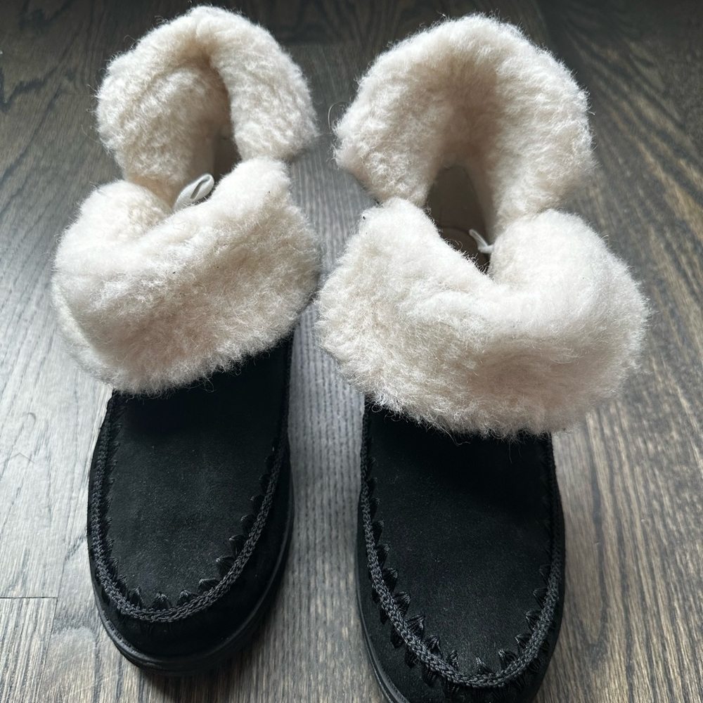 Cozy MukLuk booties size 9.5